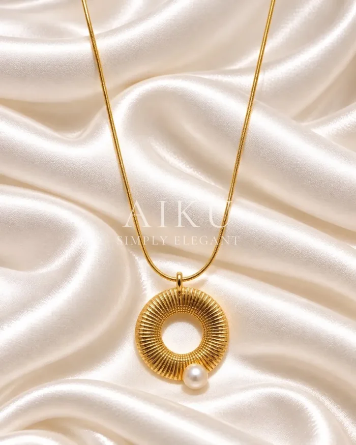 Luna Pearl Chain