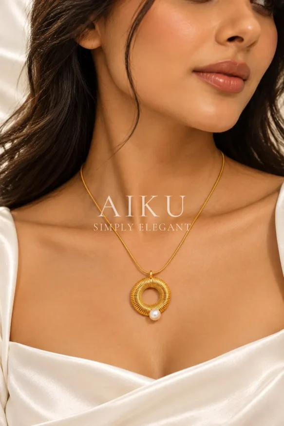 Luna Pearl Chain worn by a model