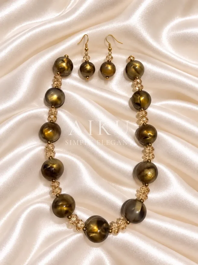 Moonglow Pearl Necklace & Earrings Set